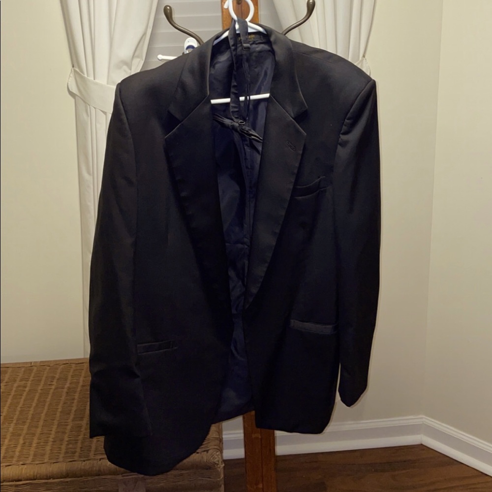 Mens black tux- size on jacket unknown